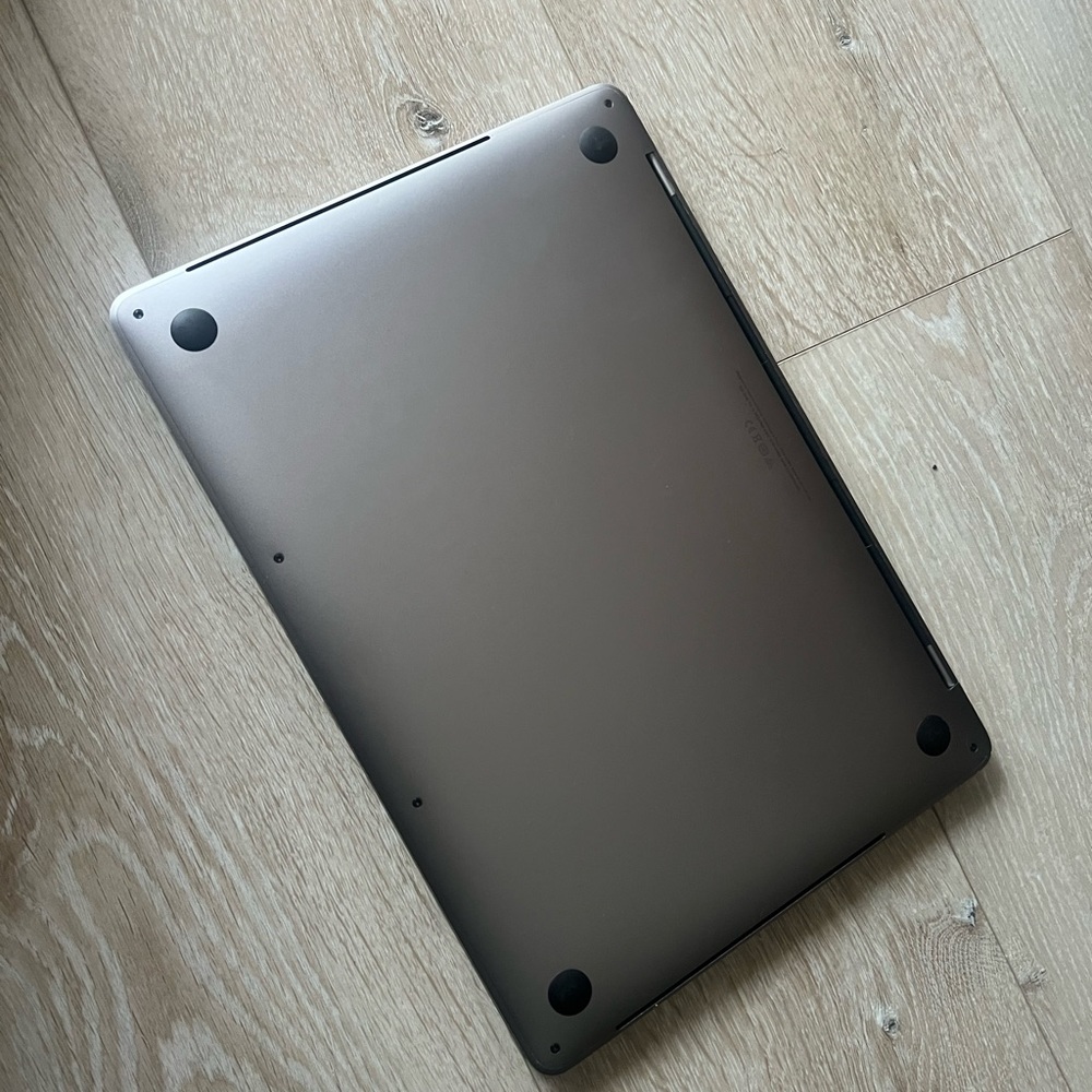 MacBook Pro - Picture 2 of 3